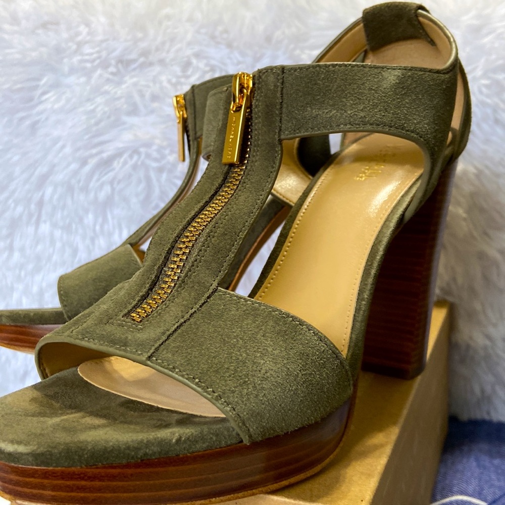 Michael Kors Olive Green Suede Platform Heels with Wood-Effect Block Heel - Picture 4 of 10